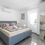 3 Bedroom Luxurious In بيت للعطل Rasopasno