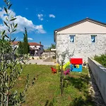 Prázdninový dům 3 Bedroom Luxurious In