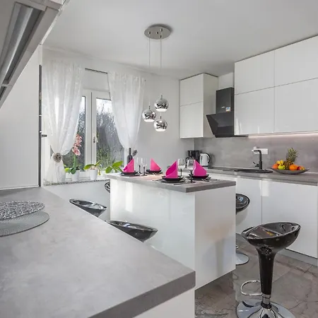 3 Bedroom Luxurious In Feriehus Rasopasno