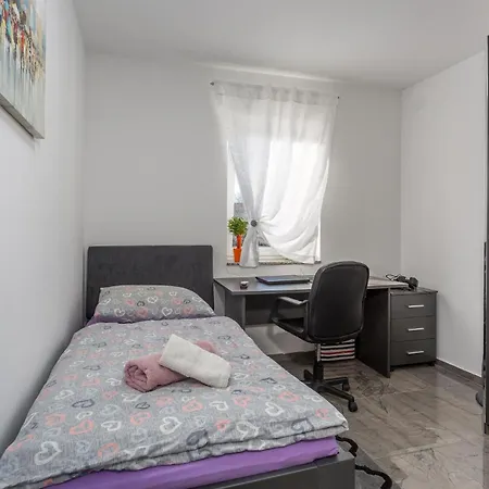 3 Bedroom Luxurious In * Rasopasno