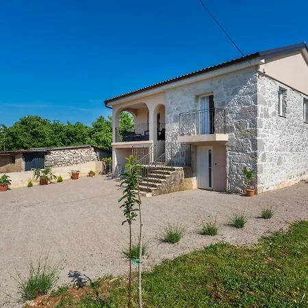 Holiday home Lovely In With Wifi Rasopasno